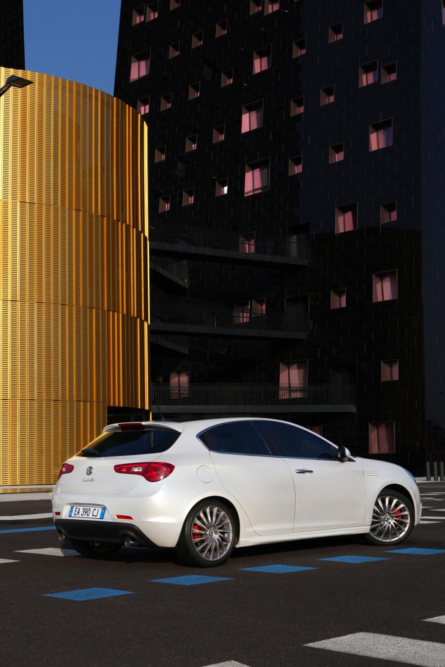  Alfa Romeo Giulietta 2010 года  (фото 45 из 61)